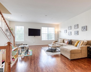 513 Bluffton Drive - Photo Thumbnail 8