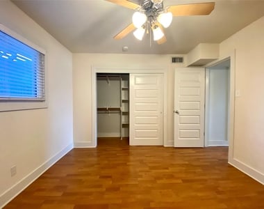 3815 Guadalupe St - Photo Thumbnail 12