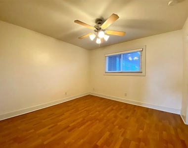 3815 Guadalupe St - Photo Thumbnail 10