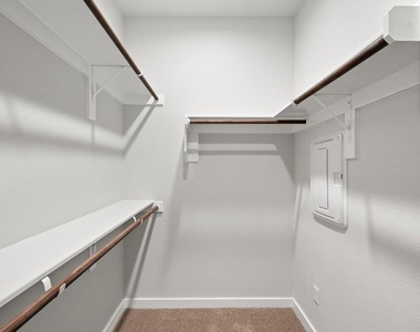 2310 Castillo Dr - Photo Thumbnail 9