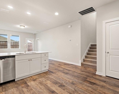 2310 Castillo Dr - Photo Thumbnail 3