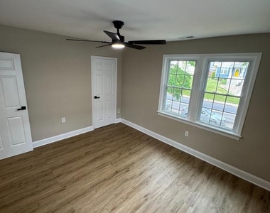1316 Eastern Avenue Ne - Photo Thumbnail 16