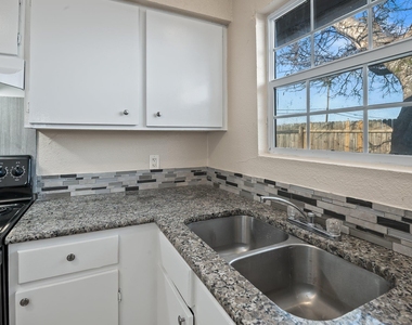 410 Old Thorndale Rd - Photo Thumbnail 8