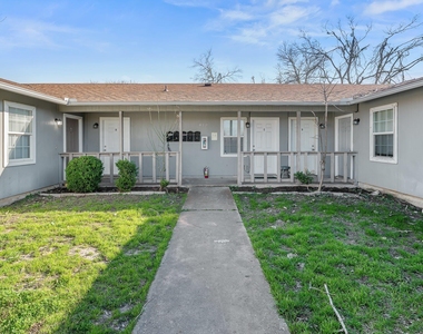 410 Old Thorndale Rd - Photo Thumbnail 3