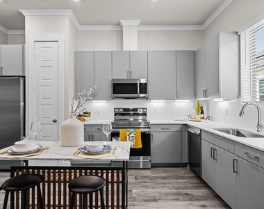 865 Limmer Loop - Photo Thumbnail 7
