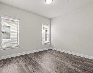 865 Limmer Loop - Photo Thumbnail 11