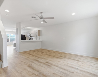 1101 Grove Blvd - Photo Thumbnail 7