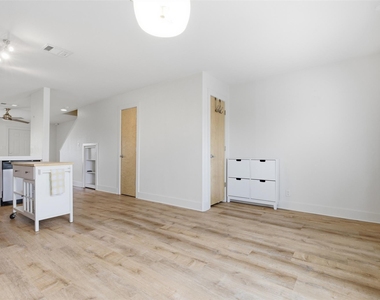 1101 Grove Blvd - Photo Thumbnail 4