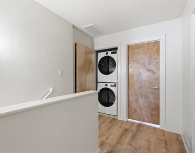 1101 Grove Blvd - Photo Thumbnail 12