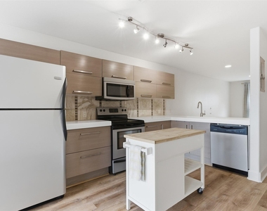 1101 Grove Blvd - Photo Thumbnail 6