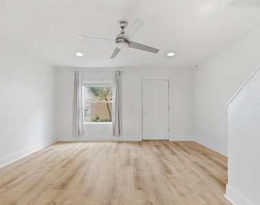 1101 Grove Blvd - Photo Thumbnail 8