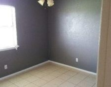 1320 Wilson St - Photo Thumbnail 7