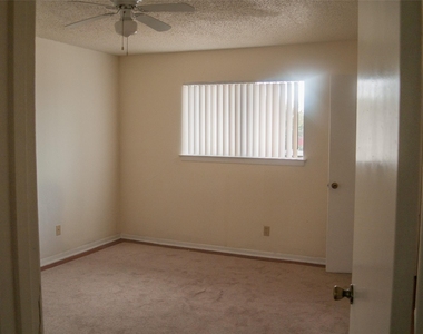 1745 Wooten Park Dr - Photo Thumbnail 12