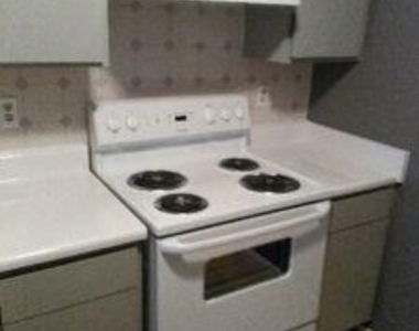 1320 Wilson St - Photo Thumbnail 9