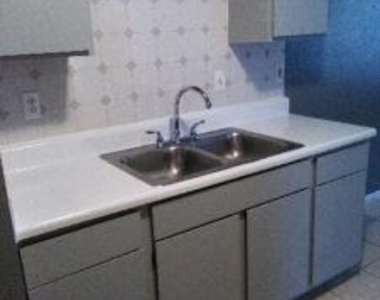 1320 Wilson St - Photo Thumbnail 10