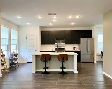 2009 Winston Way - Photo Thumbnail 2
