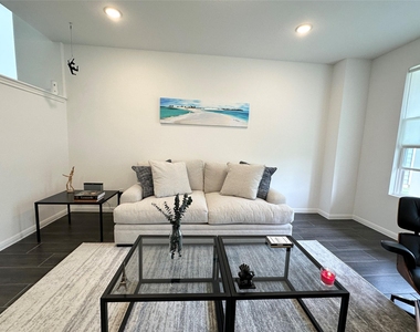 2009 Winston Way - Photo Thumbnail 5
