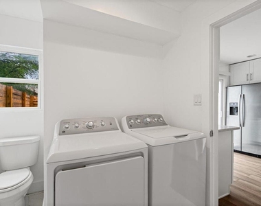 6401 Chimney Creek Cir - Photo Thumbnail 9