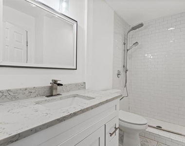 6401 Chimney Creek Cir - Photo Thumbnail 11