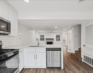 6401 Chimney Creek Cir - Photo Thumbnail 6