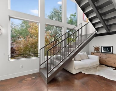 807-2 W Gibson St - Photo Thumbnail 7