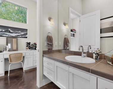 807-2 W Gibson St - Photo Thumbnail 14