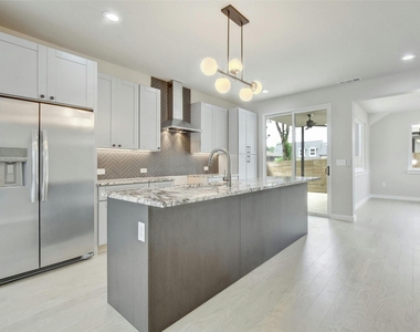 313 Blackson Ave - Photo Thumbnail 3