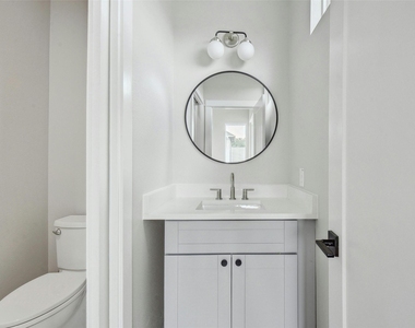 313 Blackson Ave - Photo Thumbnail 12