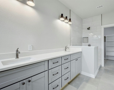 313 Blackson Ave - Photo Thumbnail 11
