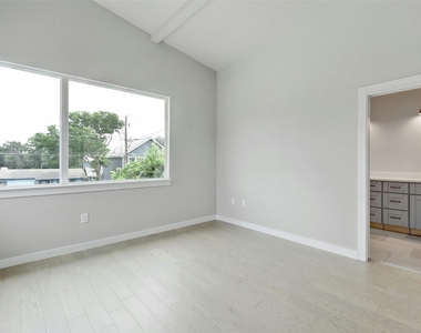 313 Blackson Ave - Photo Thumbnail 8