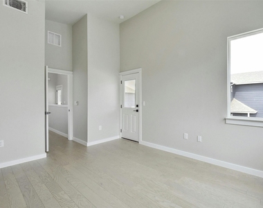 313 Blackson Ave - Photo Thumbnail 10