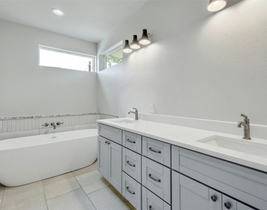 313 Blackson Ave - Photo Thumbnail 9