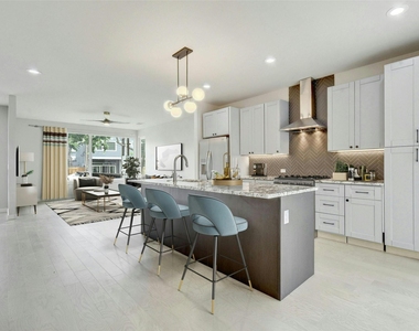 313 Blackson Ave - Photo Thumbnail 2