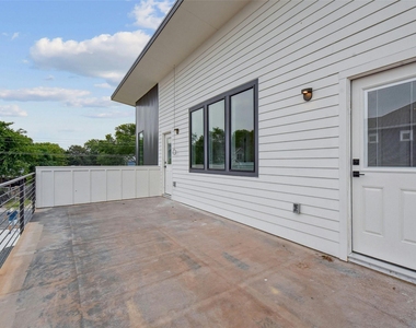 313 Blackson Ave - Photo Thumbnail 14