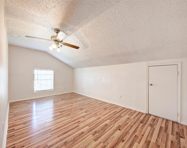 2401 Leon St - Photo Thumbnail 2