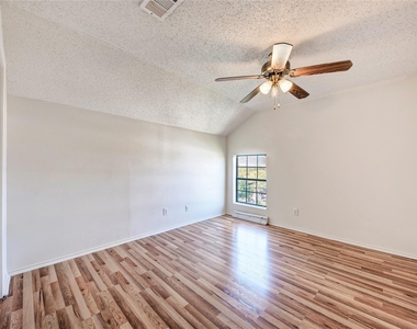 2401 Leon St - Photo Thumbnail 3
