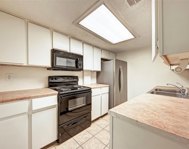 2401 Leon St - Photo Thumbnail 6