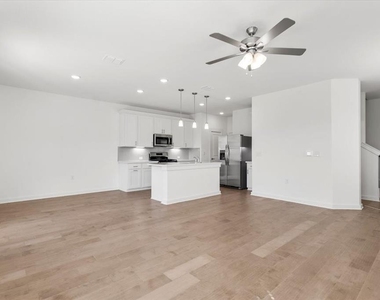 7409a Sparkling Light Dr - Photo Thumbnail 5