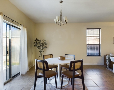 12013 Oaklynn Ct - Photo Thumbnail 7