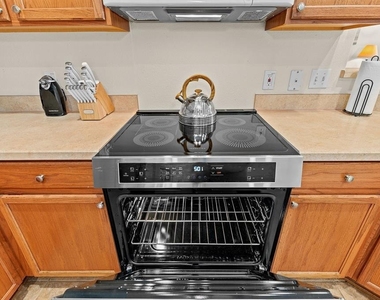 109 Providence St - Photo Thumbnail 16