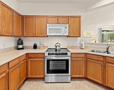 109 Providence St - Photo Thumbnail 13