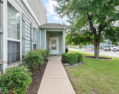 109 Providence St - Photo Thumbnail 4