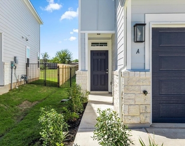 7416 Sparkling Light Dr - Photo Thumbnail 2