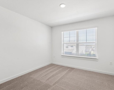 7416 Sparkling Light Dr - Photo Thumbnail 16