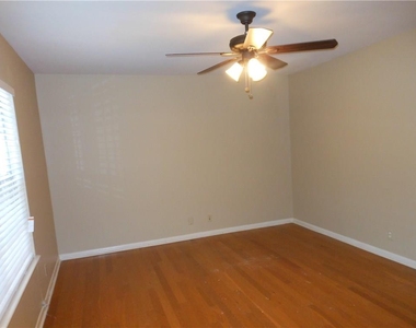 2516 Enfield Rd - Photo Thumbnail 4