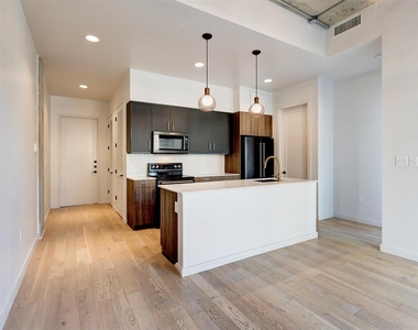 1501 E 4th St - Photo Thumbnail 4