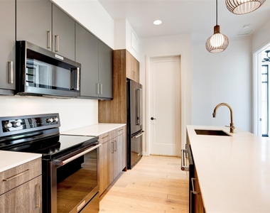 1501 E 4th St - Photo Thumbnail 7