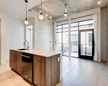 1501 E 4th St - Photo Thumbnail 3