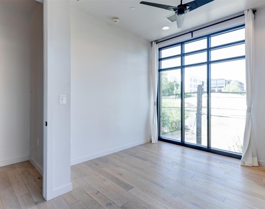 1501 E 4th St - Photo Thumbnail 10