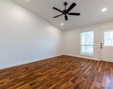1205 Dobie Dr - Photo Thumbnail 5